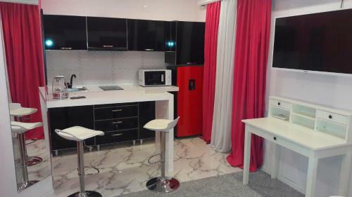 Pink Apartment Near Airport