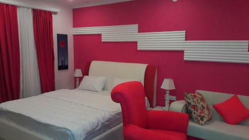 Pink Apartment Near Airport