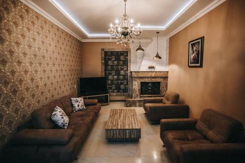 7 Rooms Hotel