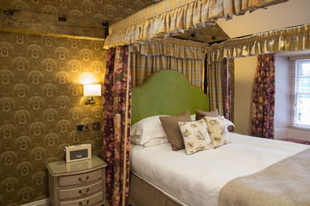 Hostal Queens Head Inn & Restaurant
