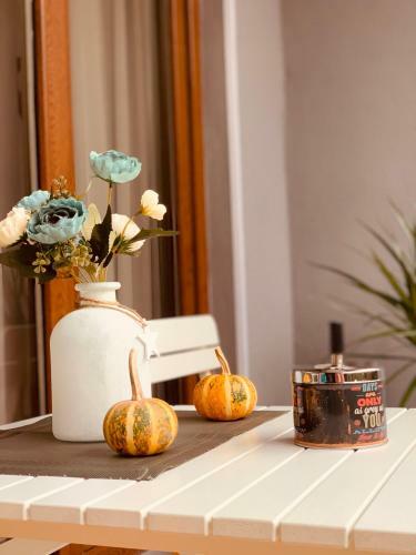 Tekatuka?s Sweet Apartment ?life ?happiness