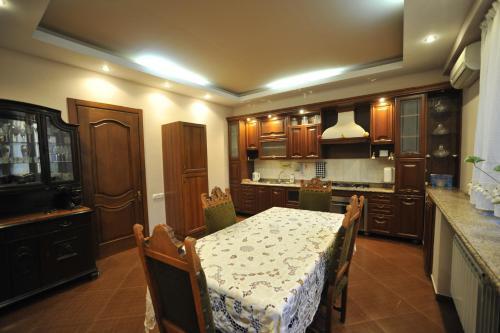 Apartment On Gia Chanturia Str 5