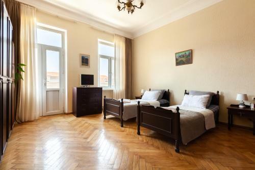 Family Apartment On Agmashenebeli