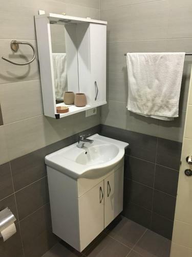 Apartment On Khimshiashvili 11a