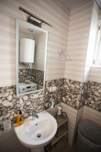 Stone Apartment Khimshiashvili 15b