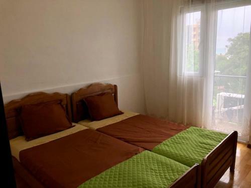 Hostal Mzeos House