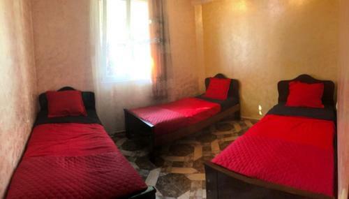 Hostal Mzeos House