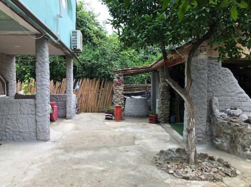 Hostal Mzeos House