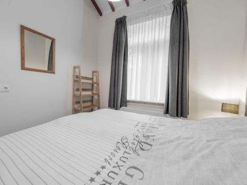 Comfortable Holiday Home In Epe With Hot Tub