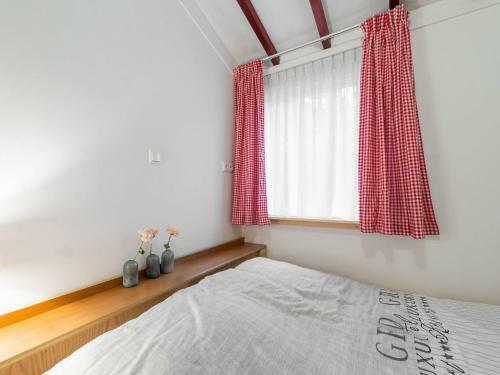 Comfortable Holiday Home In Epe With Hot Tub