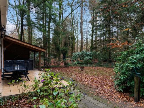 Comfortable Holiday Home In Epe With Hot Tub