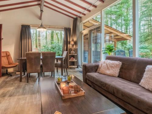 Comfortable Holiday Home In Epe With Hot Tub