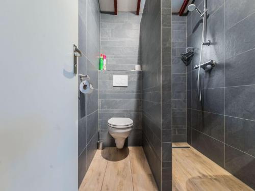 Comfortable Holiday Home In Epe With Hot Tub