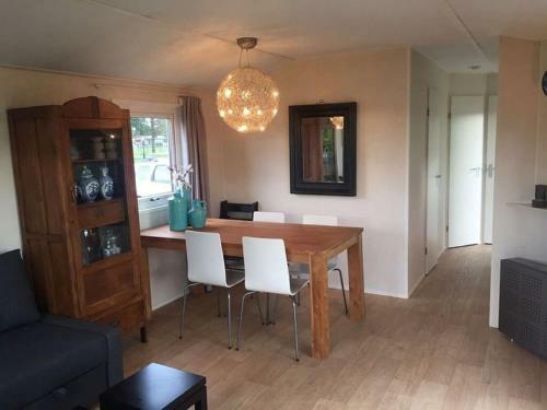 Atmospheric Chalet With Large Garden, Near Alkmaar