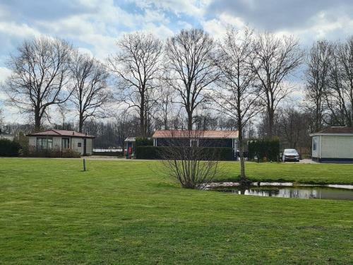 Atmospheric Chalet With Large Garden, Near Alkmaar