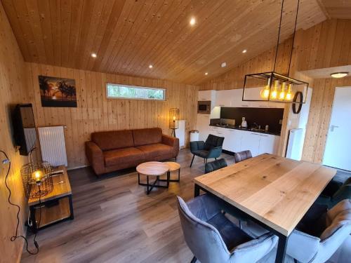 Cozy Chalet With Nice Garden Near A Nature Reserve