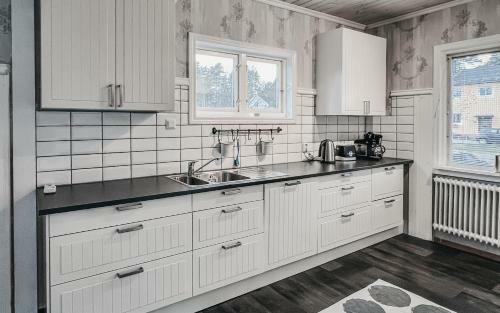 S�fsen House ? Spacious Updated Home ? Close To The Slopes!