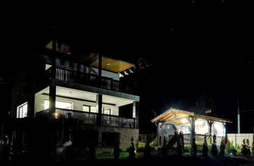 Hostal Villa Aqualina Colibita