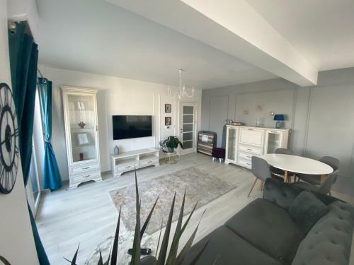 Apartament 1 Mai Bloc Nou-self Check-in