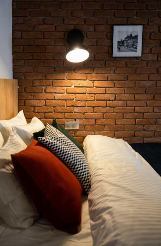 Old Town Courtyard Apartment With Private Parking