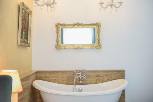 Ultracentral Luxury Apartment