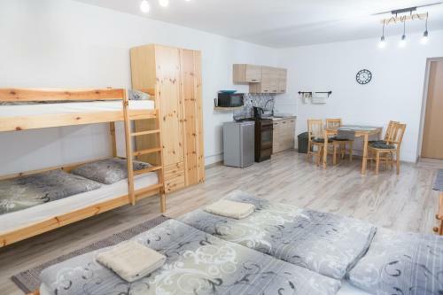 Hostal Ubytovanie Adina Polt�r