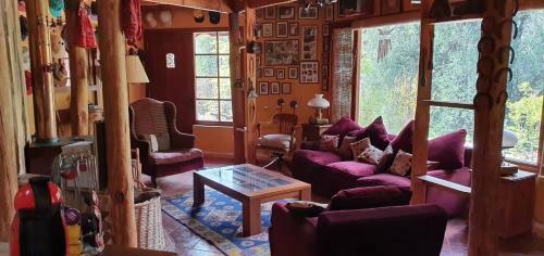 Casa De Monta�a Inmersa En Bosque Nativo