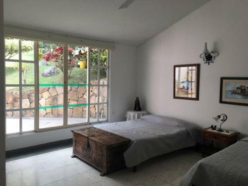 Hermosa Villa - Piscina - Jacuzzi - Jardines