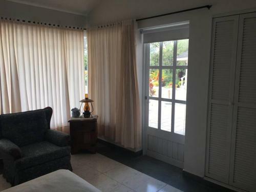 Hermosa Villa - Piscina - Jacuzzi - Jardines