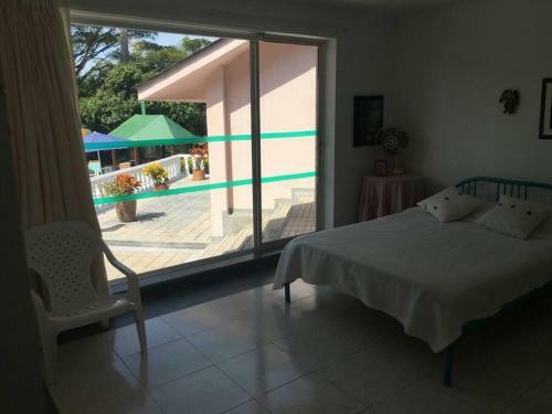 Hermosa Villa - Piscina - Jacuzzi - Jardines