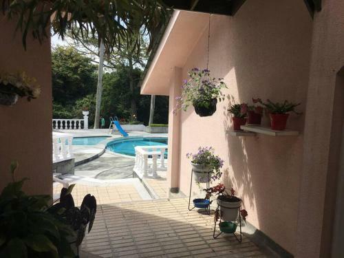 Hermosa Villa - Piscina - Jacuzzi - Jardines