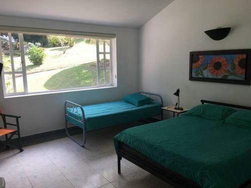 Hermosa Villa - Piscina - Jacuzzi - Jardines