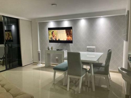 Hermoso Apartamento A UNA Cuadra De La Playa!
