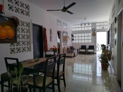 Agradable Casa Con Piscina Est, Tres Habitaciones