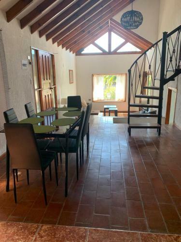 Espaciosa Casa Con Piscina Jard�n Del Mar