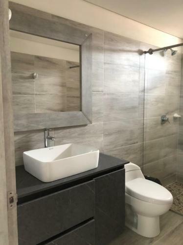 Moderno Apartamento En Guatap� Con Jacuzzi Y Parqueadero