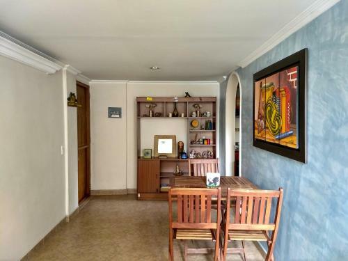 Apartamento Bueno, Bonito, Barato Y Cerca A El Poblado