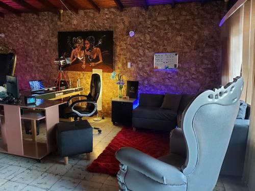 Hostal 420 Bousni Hostel