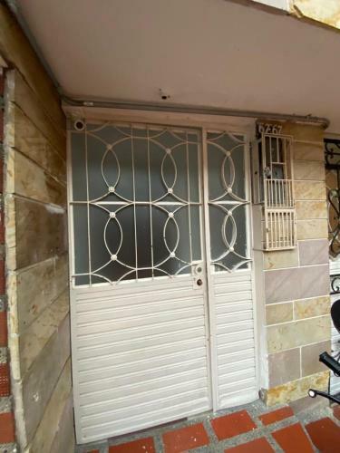 Hostal 420 Bousni Hostel