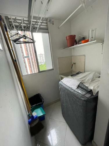 Apartamento En Medellin Amoblado Con 3 Habitaciones.