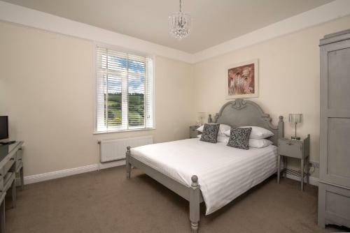 Bed & Breakfast The Dartmouth Boutique B &b