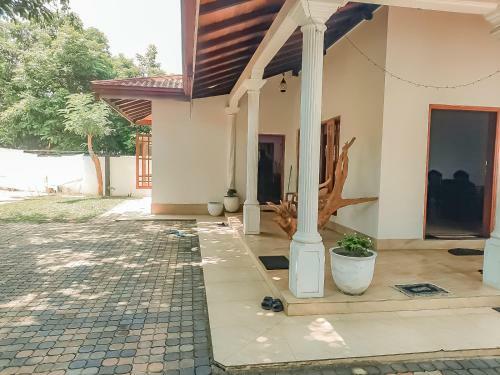 Hotel White House Ratnapura