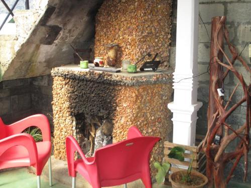 Hostal Redwood Homestay
