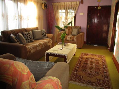 Hostal Redwood Homestay