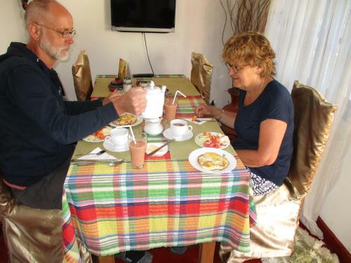 Hostal Redwood Homestay