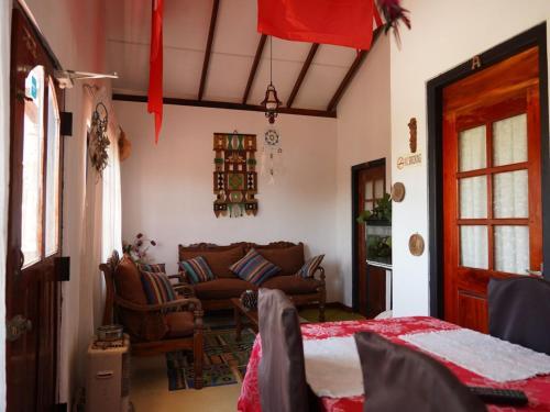 Hostal Redwood Homestay