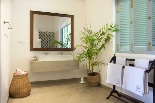 Six Bedroom Eco Chic Villa - Weligama