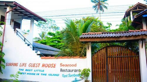 Hostal Surfing Life Guest House & Restaurant