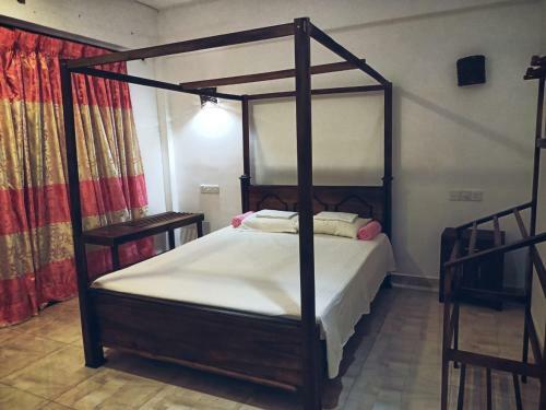 Hostal Way Point