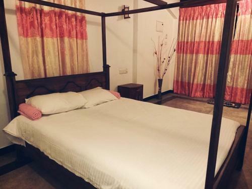 Hostal Way Point